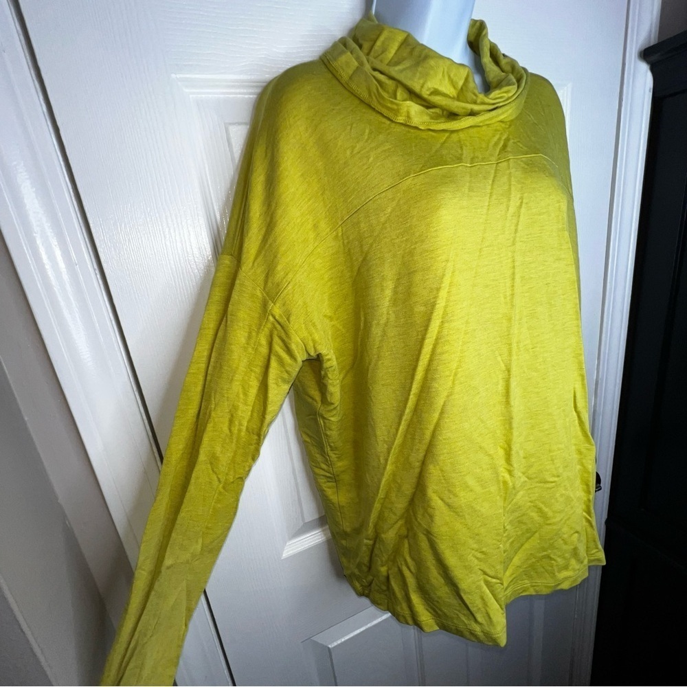 NWT Cabi Women’s Small # 4193 Ease Turtleneck Bright Moss Sweater Top S $95 - Picture 7 of 14